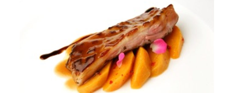 Lee más sobre el artículo CASA RURAL MILLÁN: RECETA ARAGONSEA DE SOLOMILLO DE TERNASCO CON MELOCOTÓN Y VINO.