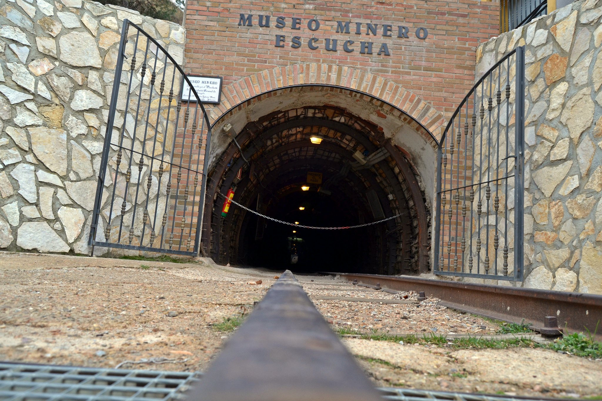 Lee más sobre el artículo FEBRERO. VISITA PEÑAS ROYAS, MONTALBÁN Y MUSEO MINERO DE ESCUCHA.